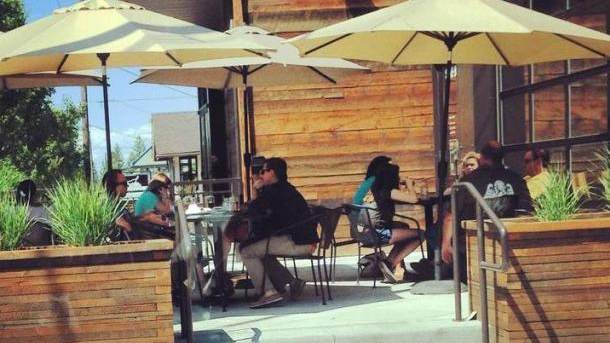 outdoor dining on perry street